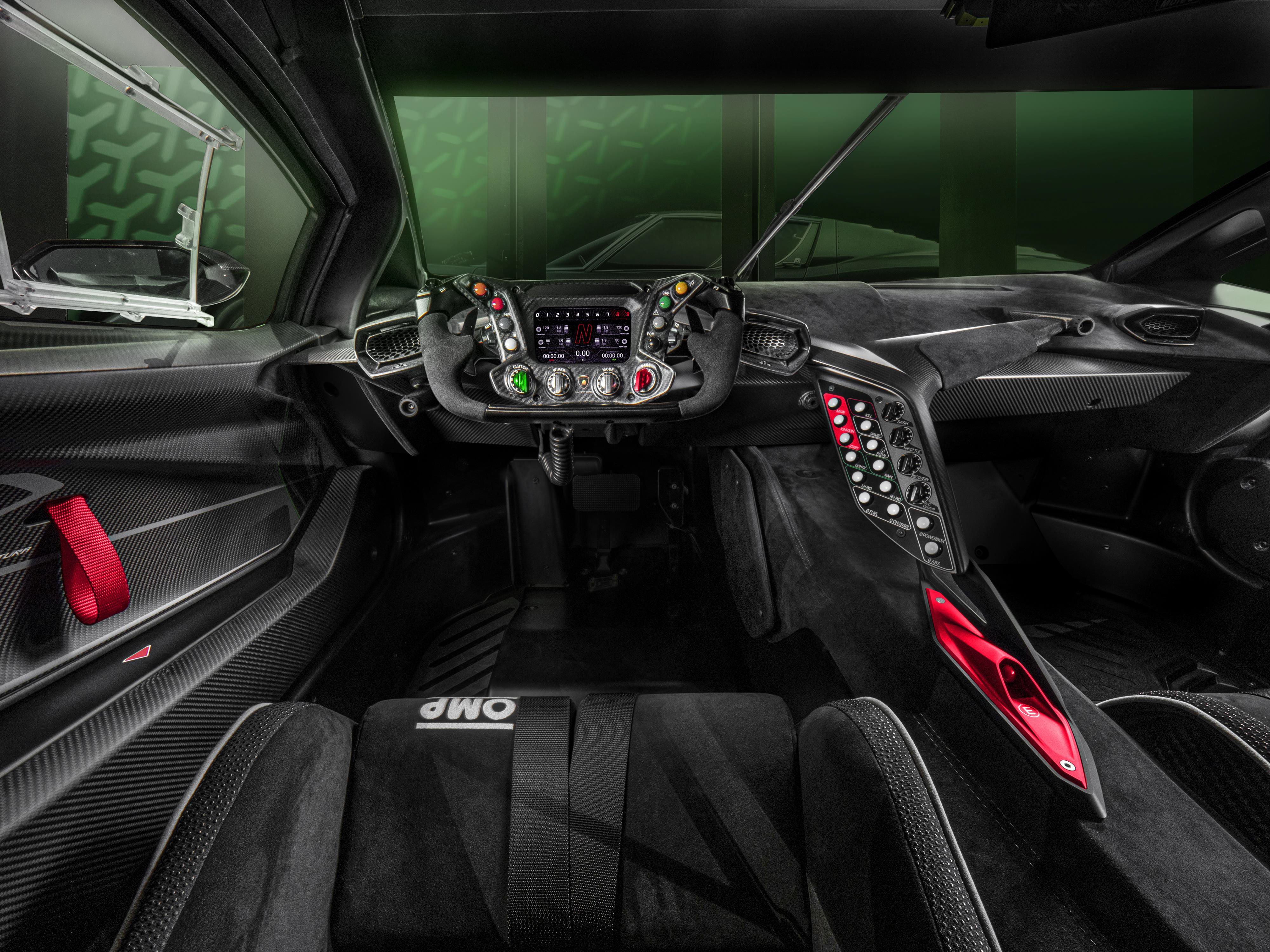 Lamborghini Essenza SCV12 racing interior