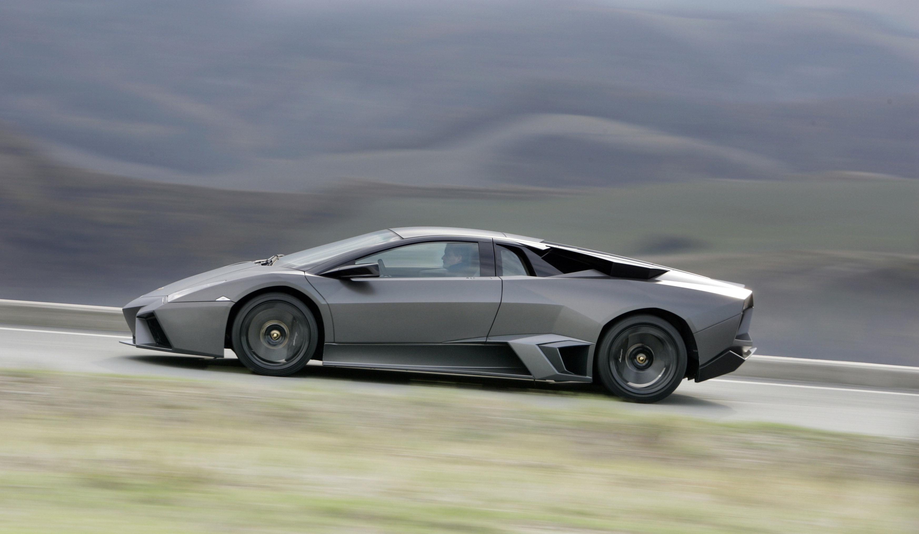 Lamborghini Reventón countryside profile
