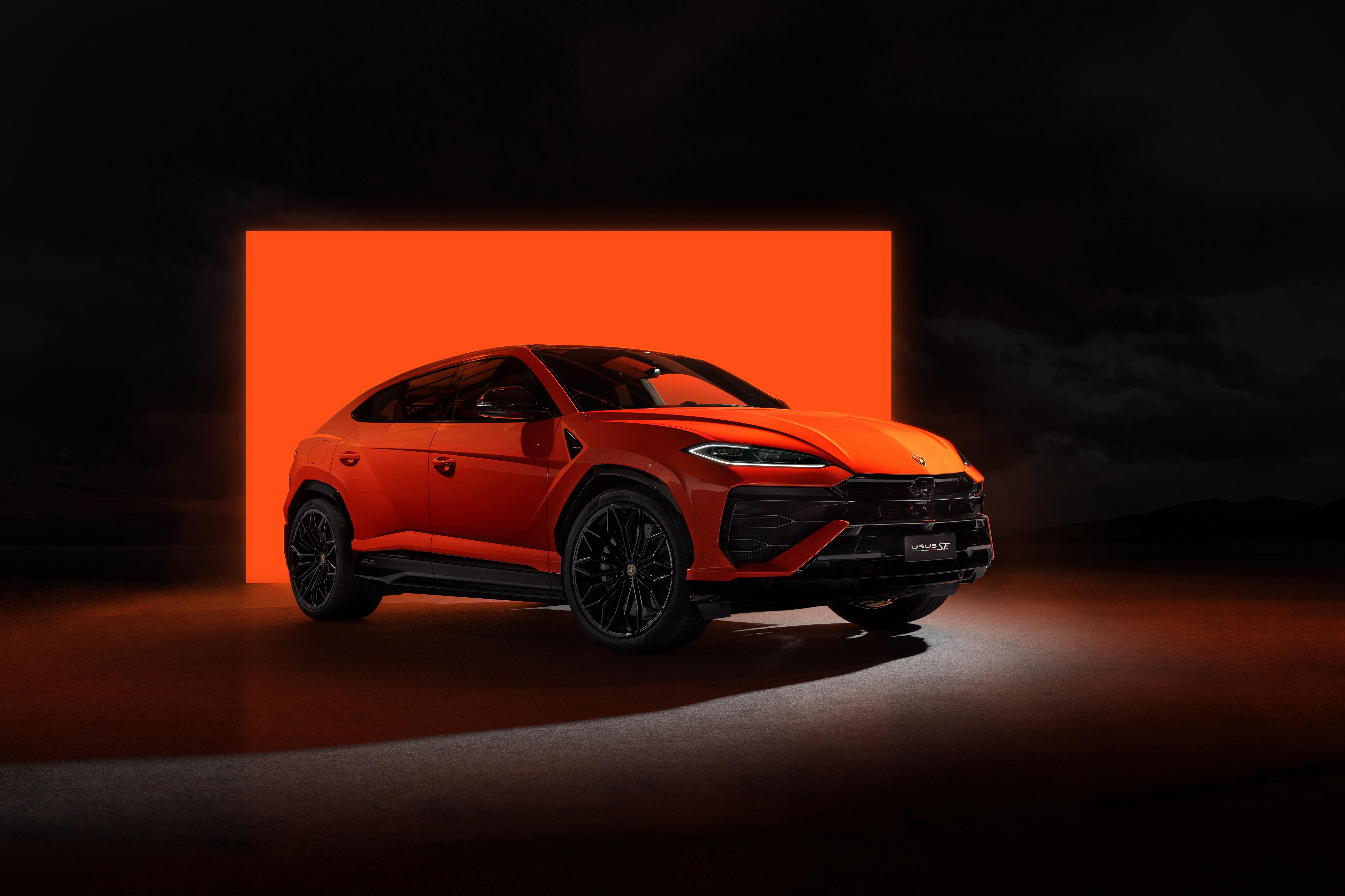 Lamborghini Urus SE front angle