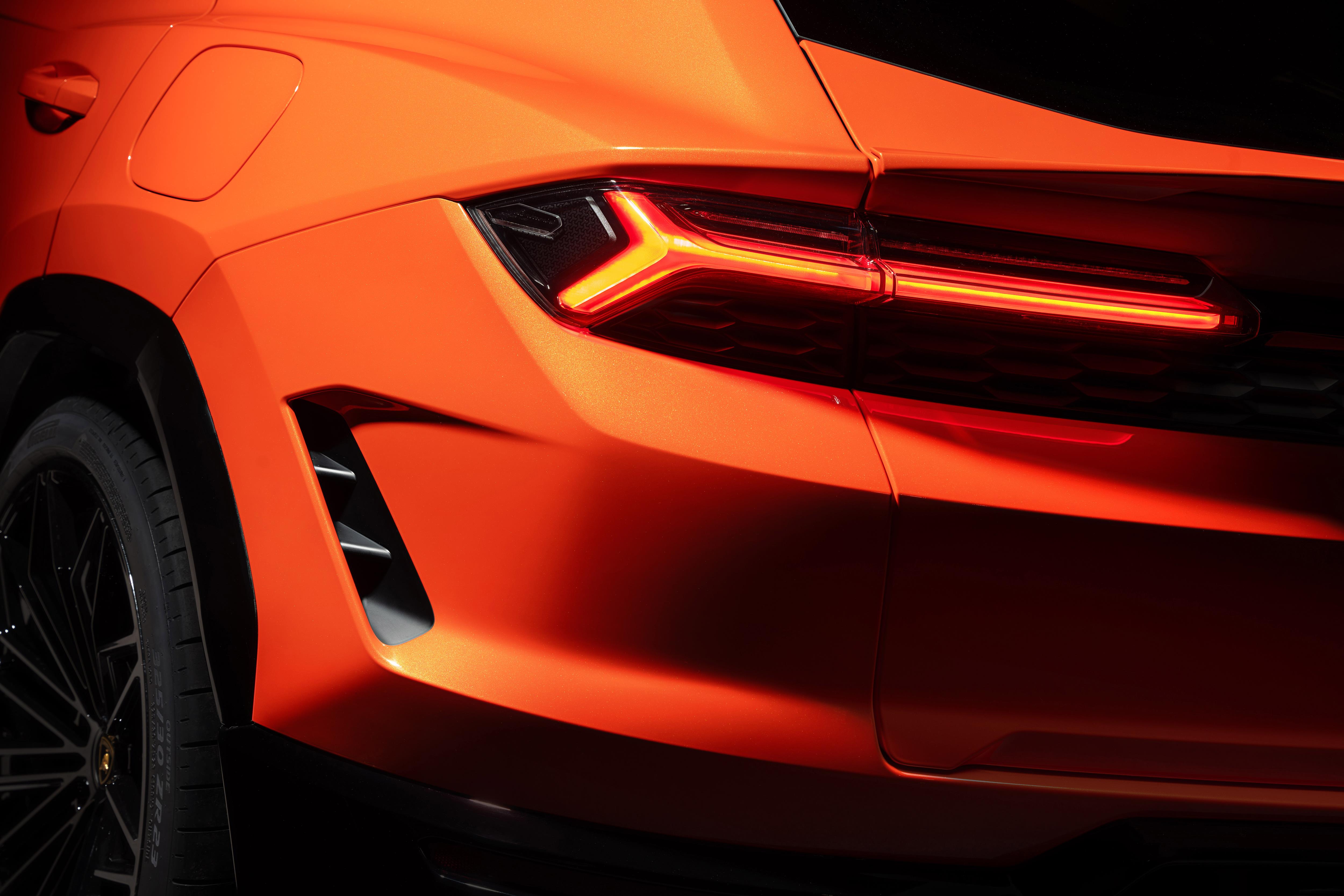 Lamborghini Urus SE taillight detail